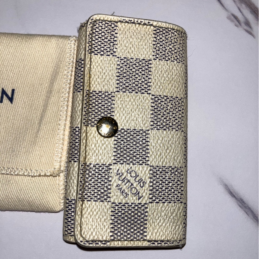 Louis Vuitton | Damier Azur | 4 keyholder | vintage and certified authentic